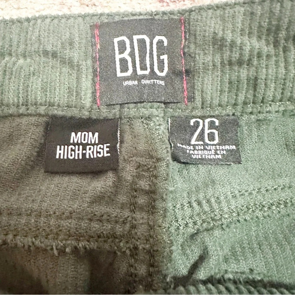Urban outfitters BDG• Green Corduroy Mom High Rise Pants Size 26 - Picture 13 of 14